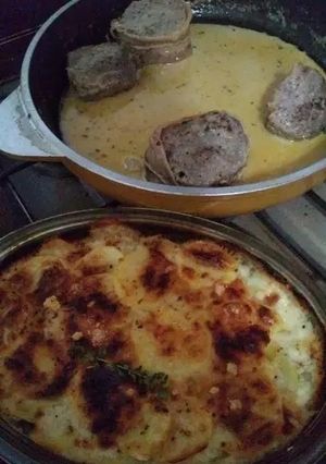 Una foto de Peceto a la pimienta. Con milhojas de papa