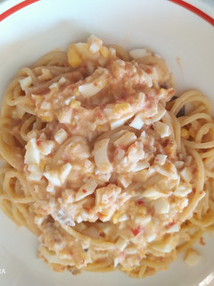 Una foto de Espaguetis con bacalao con tomate y bechamel