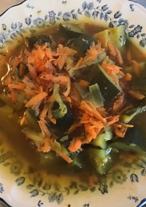 Une photo de Soupe de courgettes aux carottes râpées