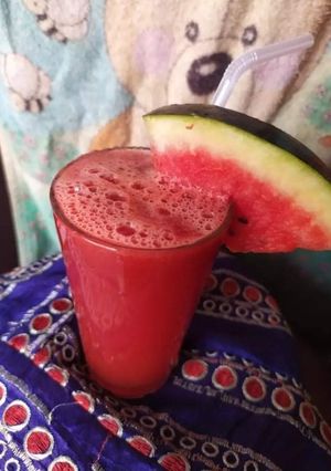 तरबूज का जूस (tarbuj ka juice recipe in Hindi) रेसिपी मुख्य फोटो