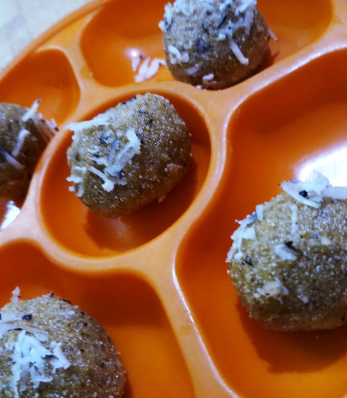 A picture of Sooji ladoo.