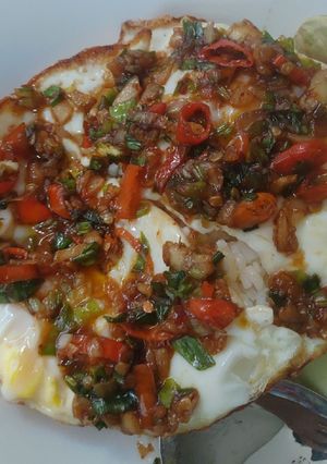Foto resep Telur ceplok berbumbu minyak wijen