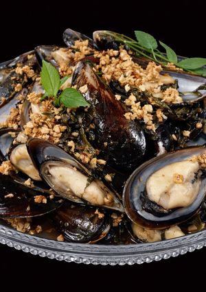 Hình của món SP.0223 - Vẹm Xốt Me Rau Răm Cháy Tỏi.