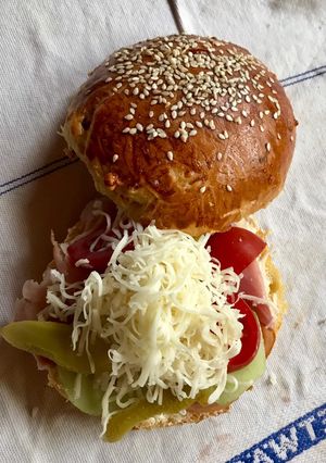 Aszalt paradicsomos, tönkölylisztes puha házi zsemle 🍔🍅😋👌🏽🥰 recept fotója