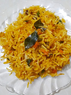 તવા પુલાવ (Tava Pulao Recipe In Gujarati) રેસીપી મુખ્ય ફોટો