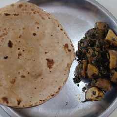 मेथी आलू और रोटी (Methi aloo aur roti recipe in Hindi) রেসিপির প্রধান ছবি