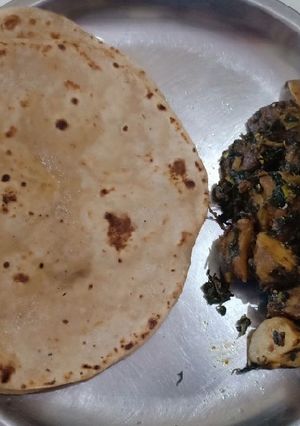 मेथी आलू और रोटी (Methi aloo aur roti recipe in Hindi) रेसिपी मुख्य फोटो