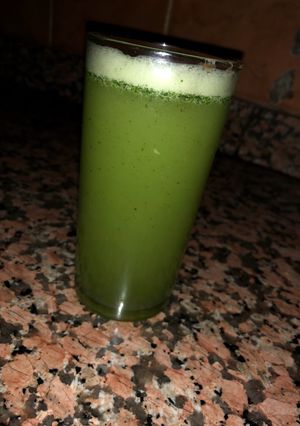 A picture of Lemon and mint drink.