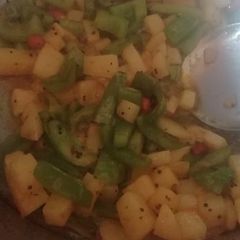 A picture of Aloo capsicum.