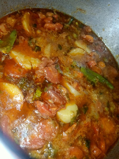 A picture of Potato, pea, and carrot curry mom's recipe 😋.
