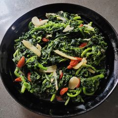 A picture of Stir-Fried Watercress with Goji Berries.