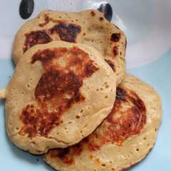 A picture of Tortitas de banana, pera y avena.