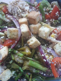 Una foto de Ensalada de quinoa con vinagreta de limón