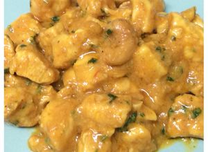 Foto principal de Pollo al curry con leche de coco y anacardos
