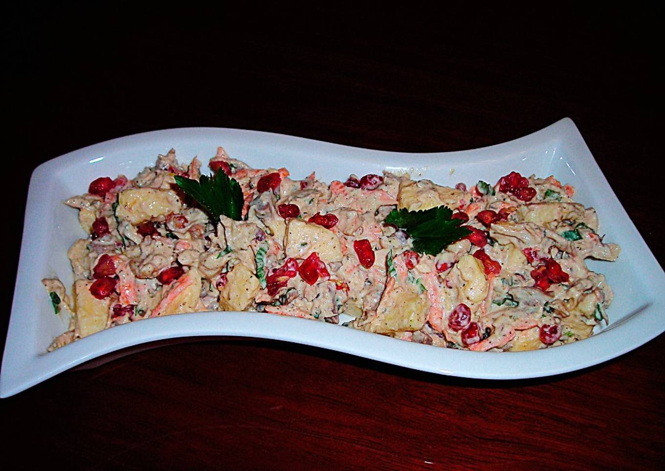 Espectacular ensaladilla con pechuga de pollo y fruta - tapas