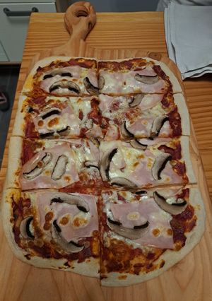 Une photo de Pizza dinde champignon