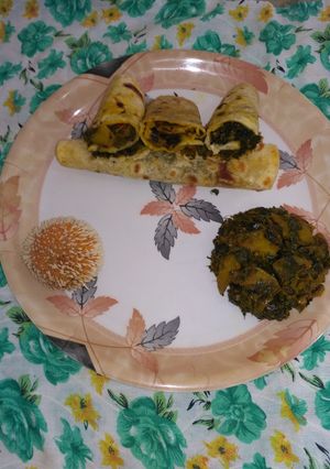 A picture of Aloo senjana ke rolls.