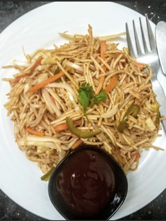 வெஜ் ஹக்கா நூடுல்ஸ் (Veg hakka noodles recipe in tamil) செய்முறை முக்கிய புகைப்படம்