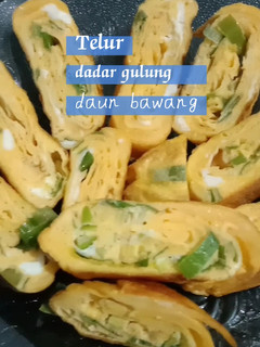 Foto resep Telur Dadar Gulung. Daun bawang