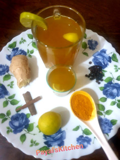 ટરમરીક જિંજર ટી (Turmeric Ginger Tea Recipe In Gujarati) રેસીપી મુખ્ય ફોટો