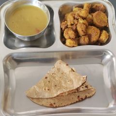 A picture of Arbi Masala Fry (with Phulka).