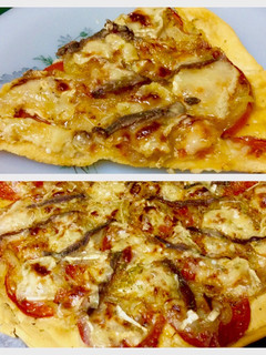 Una foto de Pizza con masa casera de cebolla caramelizada y rulo de queso de cabra