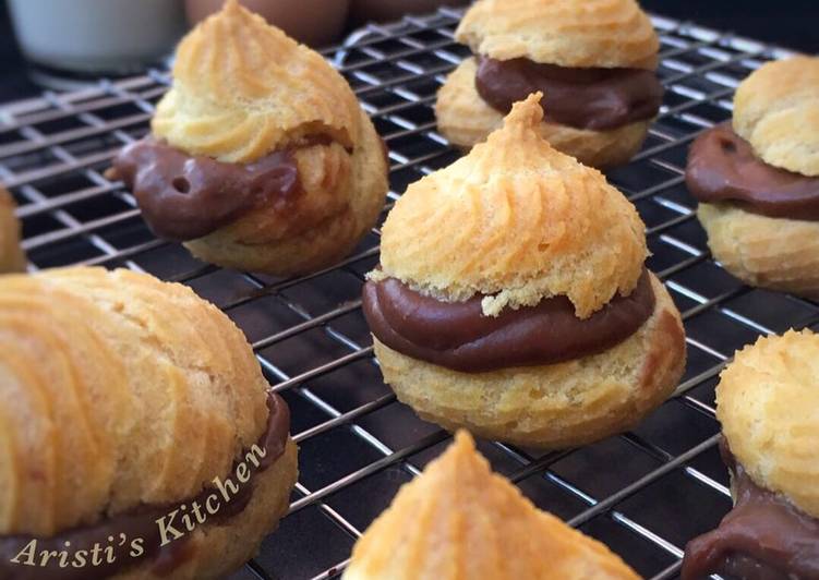 Soes Vla Coklat dan Kopi