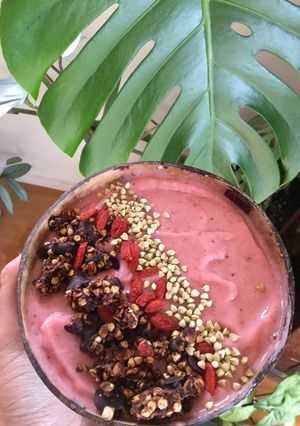 A picture of Strawberry smoothie bowl.