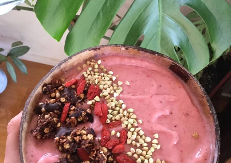 Recipe of Homemade Strawberry smoothie bowl