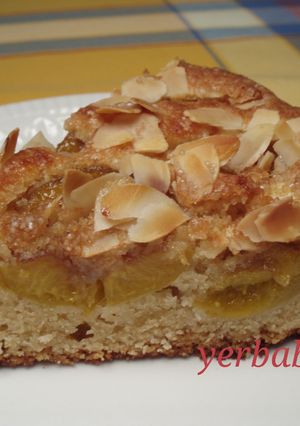 Una foto de Tarta de ciruelas y almendra
