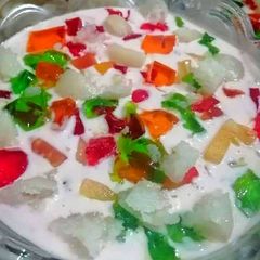 A picture of Creamy fruit dessert.