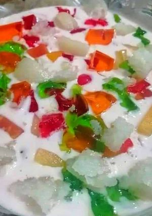 A picture of Creamy fruit dessert.