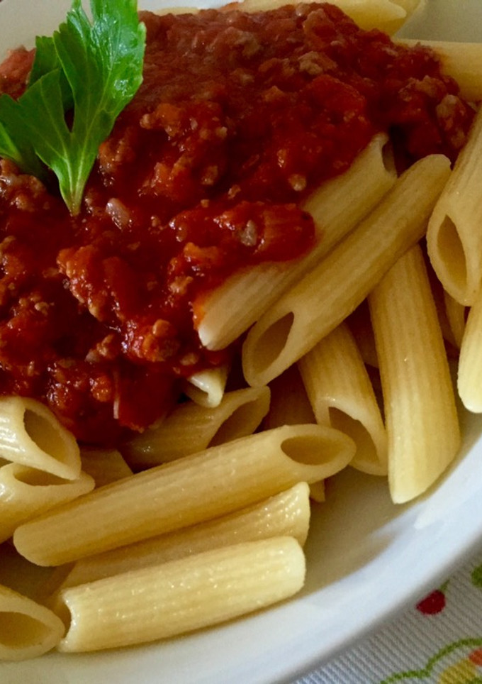 Una foto de Macarrones boloñesa