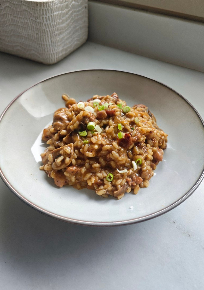 Una foto de Arroz meloso con longaniza y setas