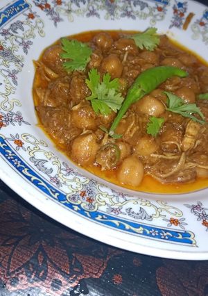 A picture of Qorma Murgh Cholay.