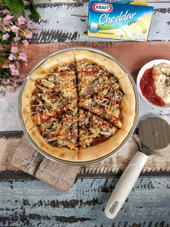 Foto resep Homemade Beef Cheese Pizza