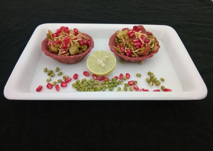 Steps to Make Ultimate Moong chaat in barley tart