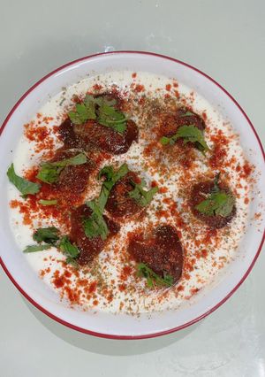 A picture of Farali dahi vada.