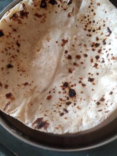 ફૂલકા રોટલી(phulka roti in Gujarati) રેસીપી મુખ્ય ફોટો