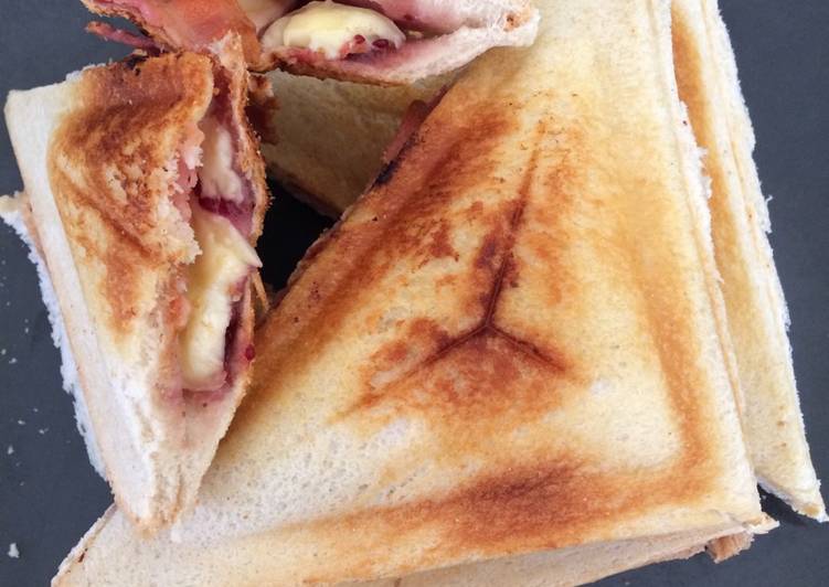 Steps to Prepare Quick Brie, bacon and cranberry toasties