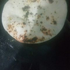 A picture of Naan with sahi paneer.