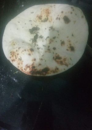 A picture of Naan with sahi paneer.
