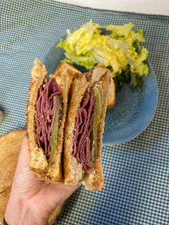 Una foto de Sándwich de pastrami