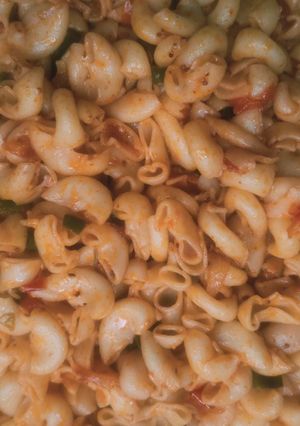 रेड ग्रेवी मैकरॉनी (red gravy macaroni recipe in Hindi) रेसिपी मुख्य फोटो