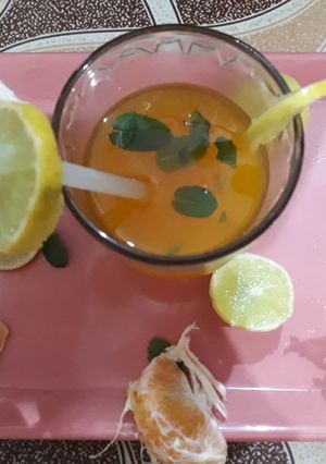 ઓરેન્જ મિંટ લેમન મોકટેલ (Orange Mint Mocktail Recipe In Gujarati) રેસીપી મુખ્ય ફોટો