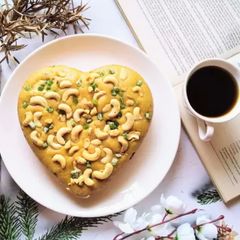 A picture of Cashew, Vanilla Cake.