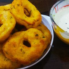 A picture of Medu vada urad dal vada.