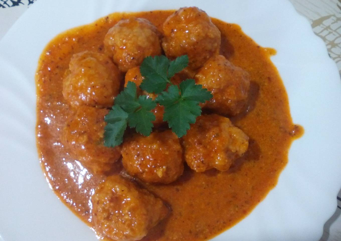 Albóndigas de pollo en salsa de almendras