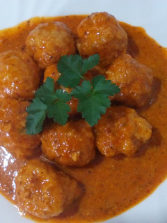 Una foto de Albóndigas de pollo en salsa de almendras