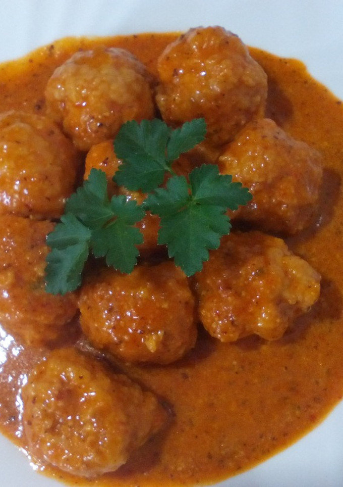 Una foto de Albóndigas de pollo en salsa de almendras